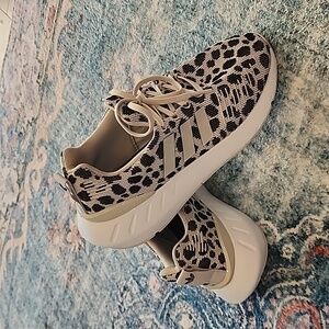 Adidas Womens 7 Swift Run leopard print sneakers